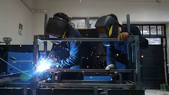 Bu lise fabrika gibi çalışıyor: Bir yılda 5 milyon ciro