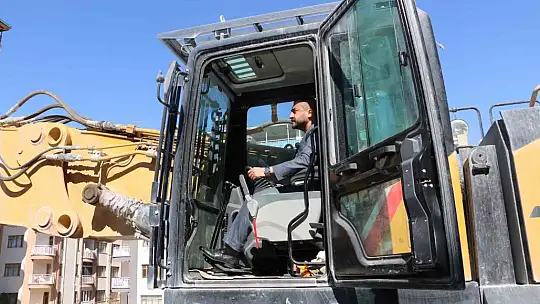 Firma 300 bin lira maaş teklifine rağmen operatör bulamıyor