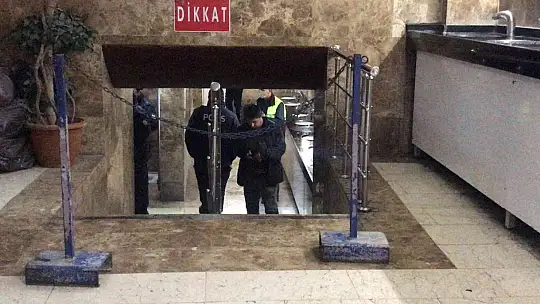 Cami tuvaletinde şüpheli ölüm