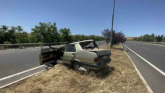 Çekiciye çarpan otomobil hurdaya döndü: 1 yaralı