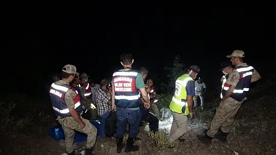 Cenaze dönüşü araç uçuruma yuvarlandı, 3 kardeş öldü