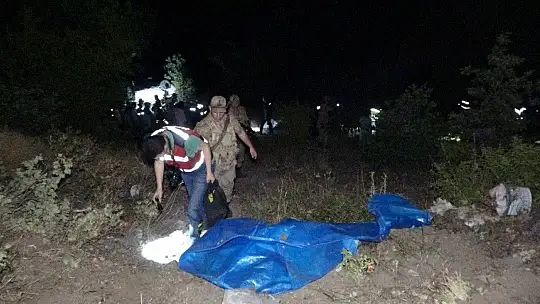 Cenaze dönüşü araç uçuruma yuvarlandı, 3 kardeş öldü