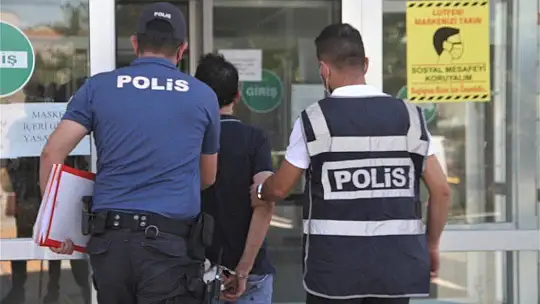 Cep telefonu hırsızı önce kameraya sonra polise yakalandı