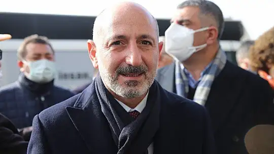 Öztunç'a 'Kulak Çekme' Tepkisi