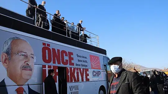 Öztunç'a 'Kulak Çekme' Tepkisi