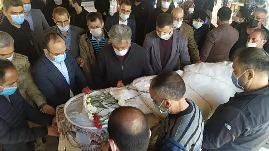Cinayete kurban giden, Emine gelinlikli tabutu ile son yolculuğuna uğurlandı