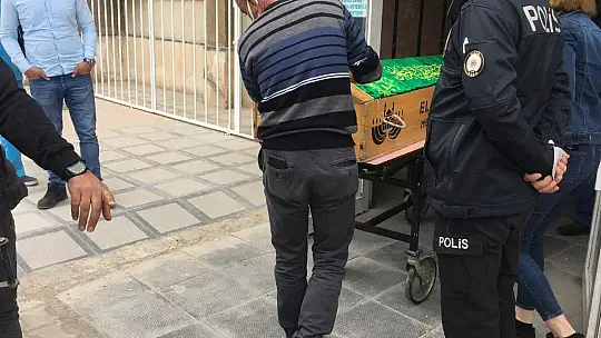 Cinayete kurban giden Emine'nin cenazesi ailesinin gözyaşları arasında morgdan alındı