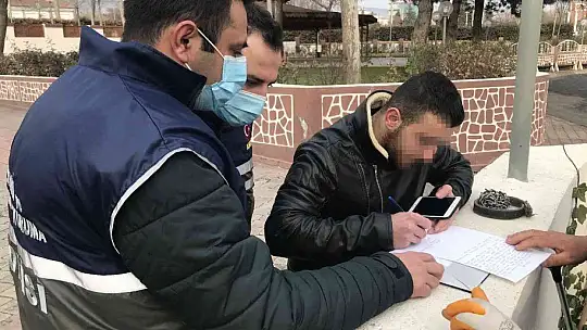 Çocuk parkında pitbull gezdiriyordu
