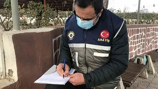Çocuk parkında pitbull gezdiriyordu