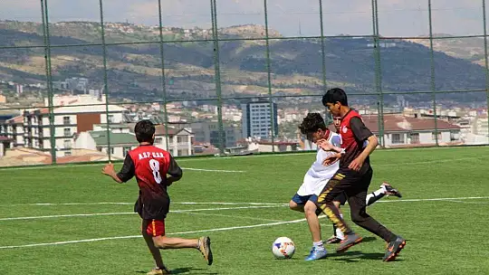 Çocuklar dostluk maçında hünerlerini sergiledi