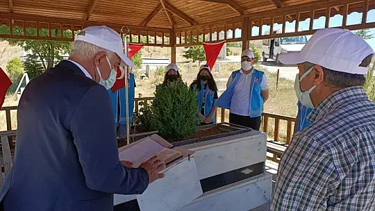 Çocuklar, şehit Fethi Sekin'in kabrini ziyaret edip, müzesini gezdi