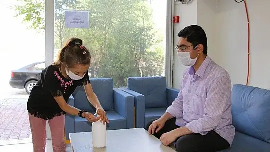 Çocuklar uzmanlar eşliğinde hem oyunlar oynuyor, hem de sınavlara hazırlanıyor