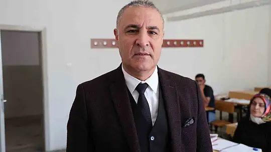 Çocuklarının okuduğu sıralarda şimdi kendileri ter döküyor