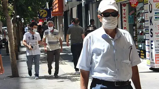 Covid-19 artınca, Elazığ'da herkes maske takmaya başladı