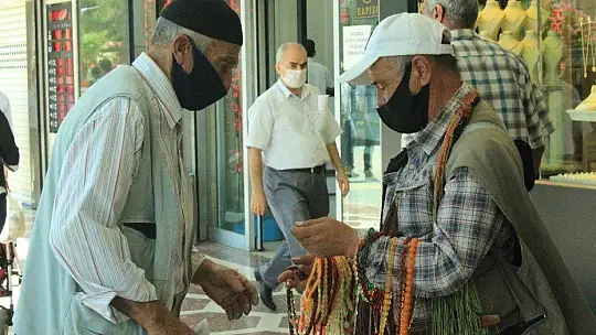 Covid-19 artınca, Elazığ'da herkes maske takmaya başladı