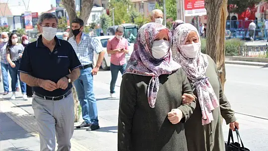 Covid-19 artınca, Elazığ'da herkes maske takmaya başladı