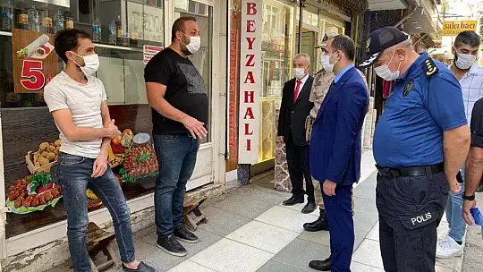 Covid-19 denetiminde Vali Yardımcısı Abbasoğlu, bir kişiye sigarayı bıraktırdı