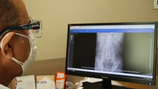 Covid-19'u yenen doktor tekrar görevine başladı, 'Maske' ve 'Karantina' uyarısı yaptı