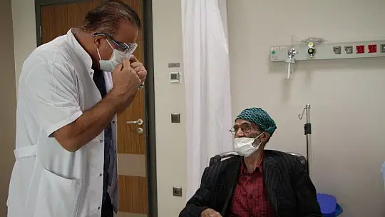 Covid-19'u yenen doktor tekrar görevine başladı, 'Maske' ve 'Karantina' uyarısı yaptı