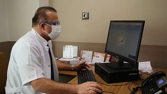 Covid-19'u yenen doktor tekrar görevine başladı, 'Maske' ve 'Karantina' uyarısı yaptı