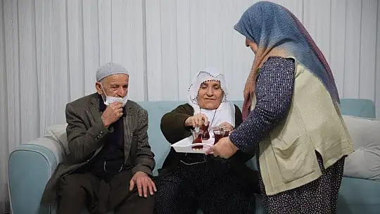 Cumhurbaşkanı Erdoğan'a sevgisiyle dikkat çeken Rabia nine, o anları anlattı