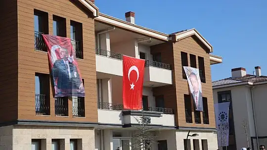 Cumhurbaşkanı Erdoğan Elazığ'a geldi, deprem konutlarını teslim törenine katılması bekleniyor
