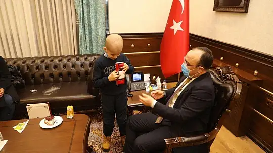 Cumhurbaşkanı Erdoğan'ın tedavisini üstlendiği Taha'ya doğum günü