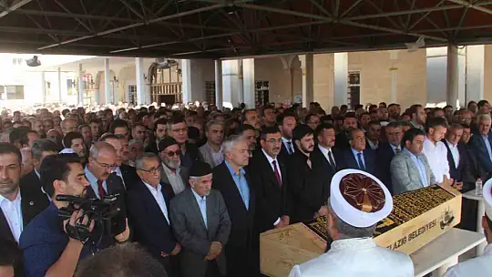 Cumhurbaşkanı Yardımcısı Yılmaz, AK Parti eski milletvekilinin cenazesine katıldı