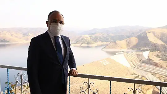 Cumhuriyet'in 97. yılı anısına Keban Barajı'na 970 bin adet balık yavrusu bırakıldı