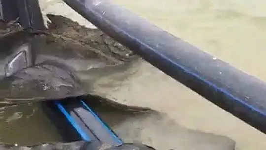 Dalgıçlar baraj gölüne daldı, tekerlekten halata kadar birçok atık çıkardı