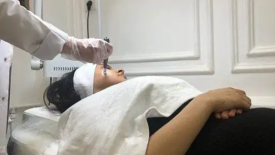 Dalmış'tan son zamanların gözde uygulaması kalıcı fondöten tavsiyesi