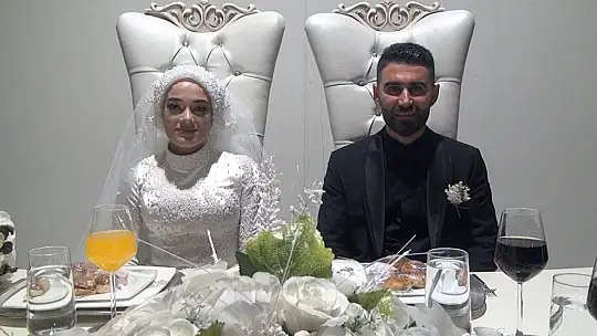 Damadın 'evet' dediği sırada arkadaşları 'Son pişmanlık neye yarar' şarkısını açtı