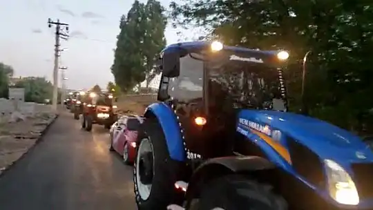 Damat çiftçi olunca düğün konvoyu şaşırttı