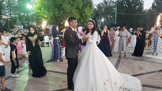 Damat çiftçi olunca düğün konvoyu şaşırttı