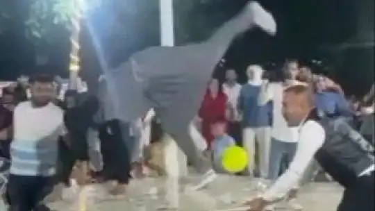 Akrobatik hareketlerle Davulcu Show