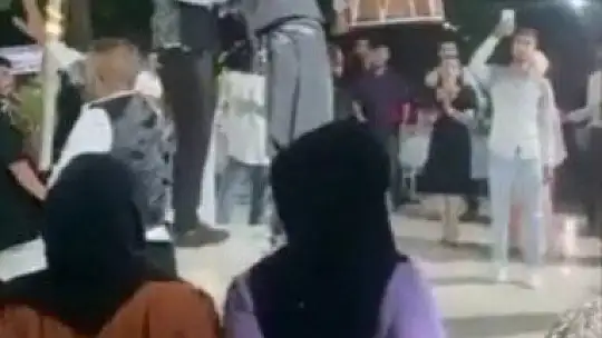 Akrobatik hareketlerle Davulcu Show