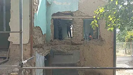 Deprem korkusu 110 yıllık harabe evi restore ettirdi