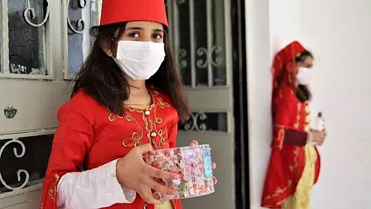 Deprem ve pandeminin etkilediği Elazığ'ın köy okullarında ilk ders heyecanı
