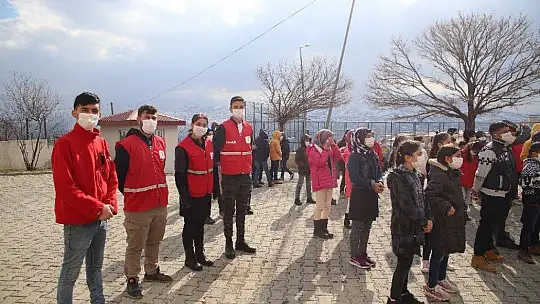 Deprem ve pandeminin etkilediği Elazığ'ın köy okullarında ilk ders heyecanı