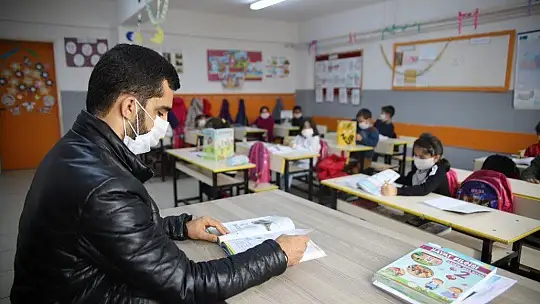 Deprem ve pandeminin etkilediği Elazığ'ın köy okullarında ilk ders heyecanı