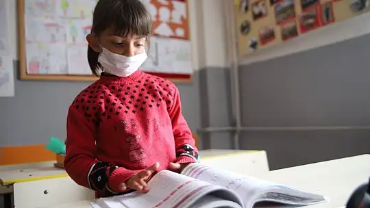 Deprem ve pandeminin etkilediği Elazığ'ın köy okullarında ilk ders heyecanı