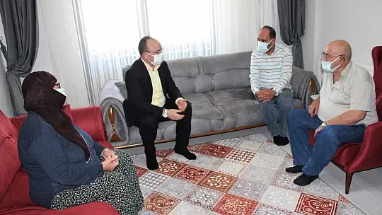 Depremde en büyük acıyı yaşayan babaya anlamlı ziyaret