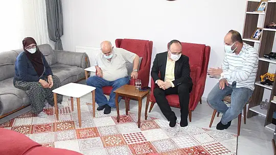 Depremde en büyük acıyı yaşayan babaya anlamlı ziyaret