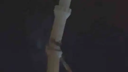 Depremde hasar alan cami minaresi yıkıldı