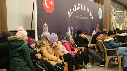 Depremi yaşayan Elazığlılar fuar merkezlerine akın etti
