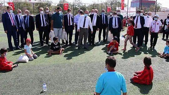 Depremzede çocuklar geleneksel oyunlarla eğlendi