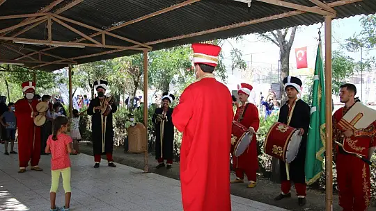 Depremzede çocuklar geleneksel oyunlarla eğlendi