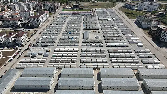 Depremzede çocukların bayram sevinci