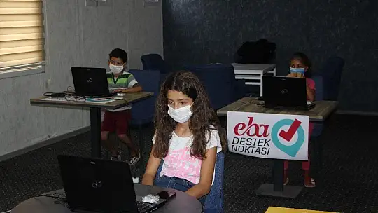 Depremzede öğrenciler için konteyner kentte EBA destek noktası