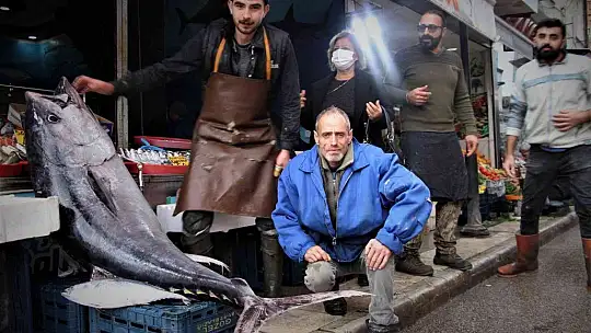 Dev orkinos görenleri hayretler içinde bıraktı